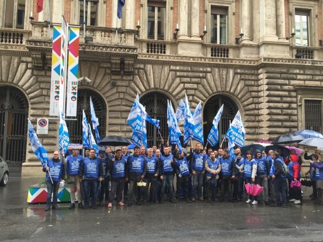 sit-in28042015